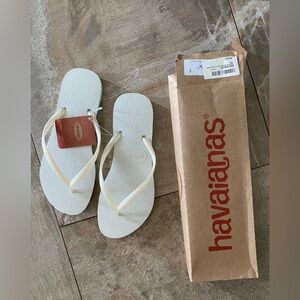 Women’s Havaianas flip flops. White. Size 7/8